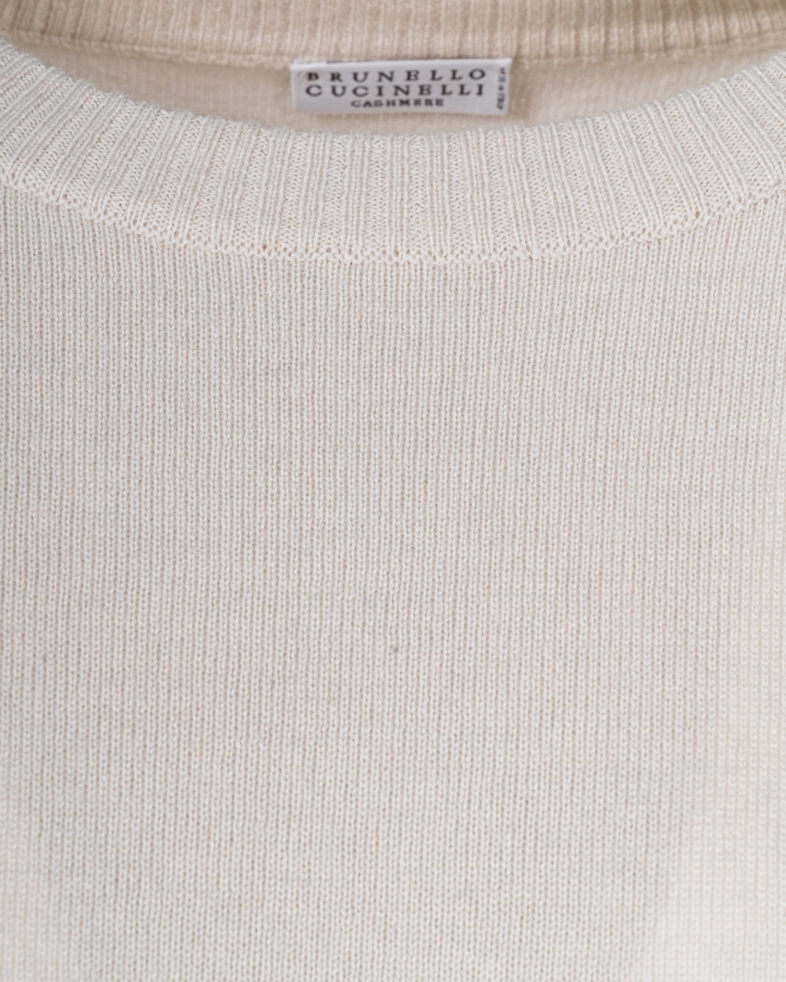 shop BRUNELLO CUCINELLI Saldi Maglia: Brunello Cucinelli maglia in cashmere con Shiny Details.
Girocollo in maglia a coste.
Spalla abbassata.
Maniche con risvolto.
Polsini e fondo in maglia a costina.
Maglia rasata.
Decorazione in monile Nickel-free.
Composizione: 100% CASHMERE. 
Made in Italy.. M12189200-C9588 number 7913208